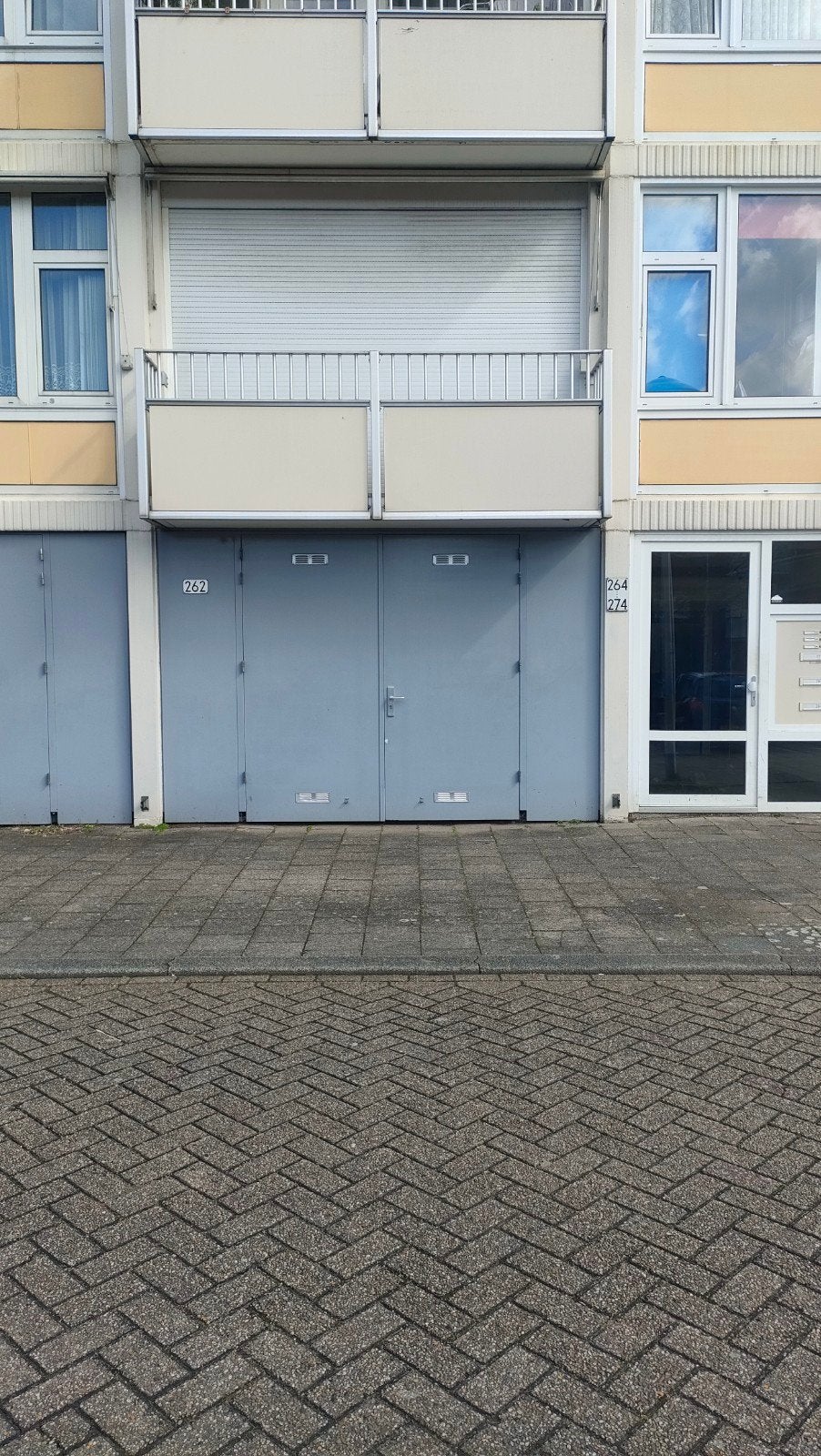 Te huur ruime garagebox Utrecht incl electra en water