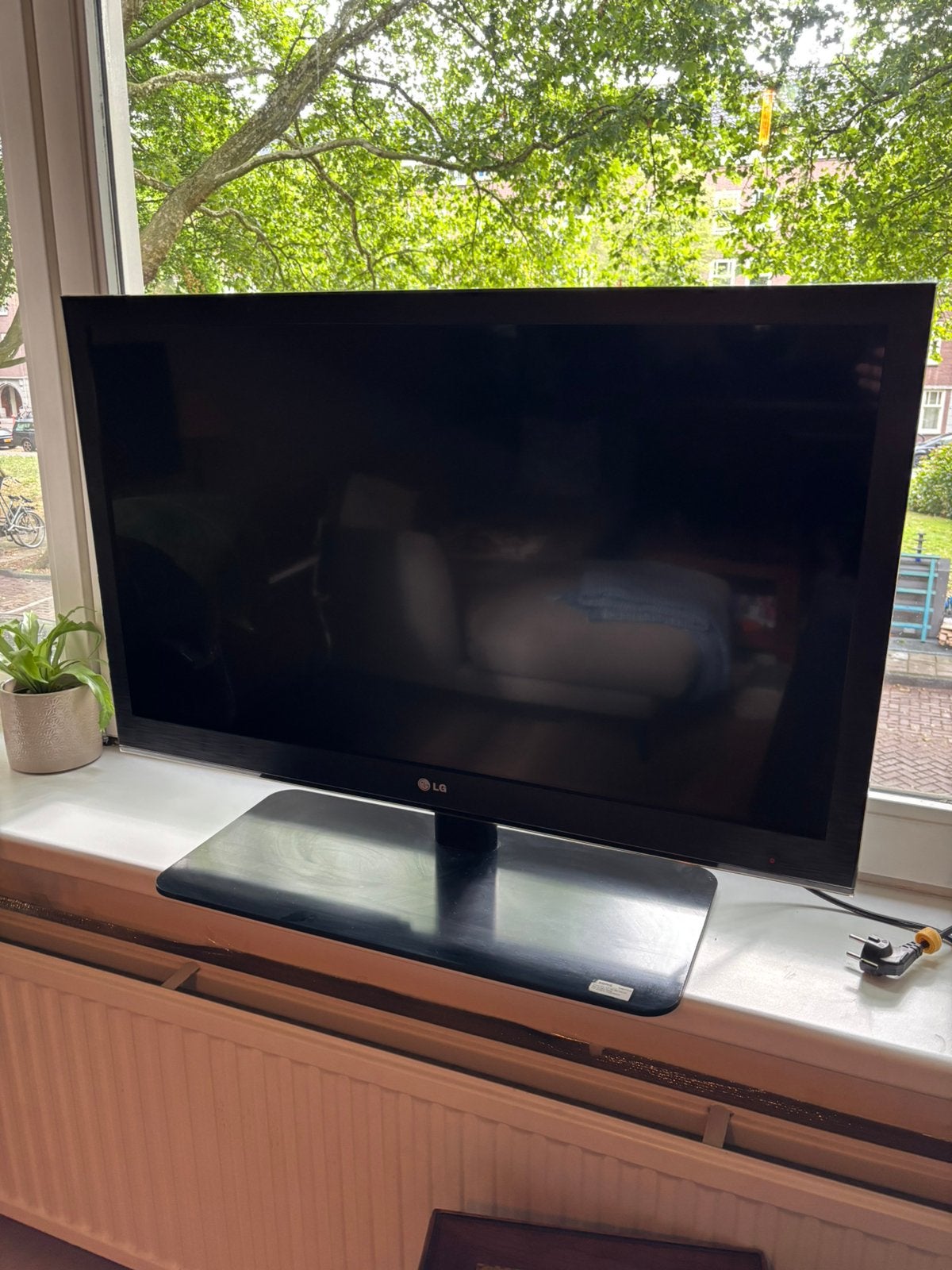LG tv 37 inch, Ophalen, 50 Hz, Zo goed als nieuw, 100 cm of meer