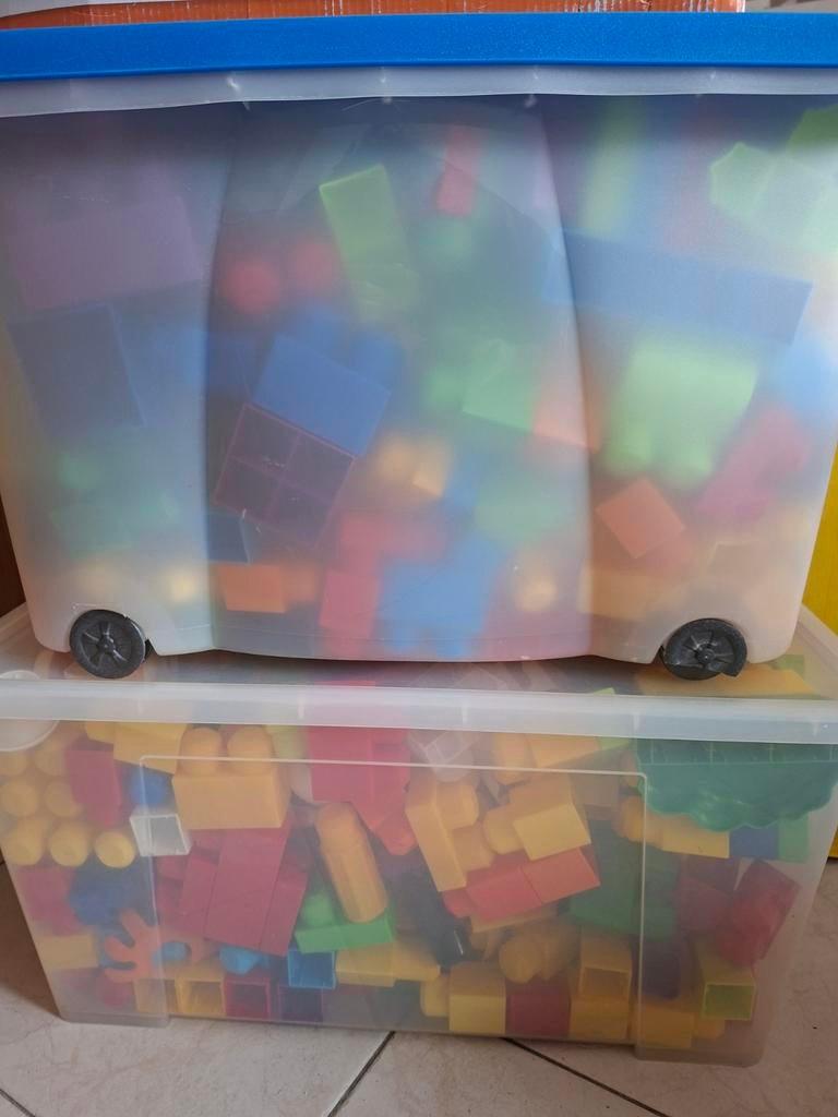 Grote partij MEGA BLOCKS met bouwtafel en opbergboxen, Ophalen, Gebruikt, Duplo, Inclusief accessoires
