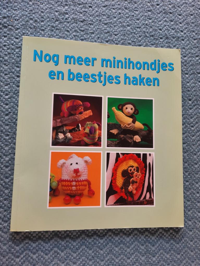 Nog meer minihondjes en beestjes haken - Zo goed als nieuw, Ophalen of Verzenden, Zo goed als nieuw, Breien en Haken