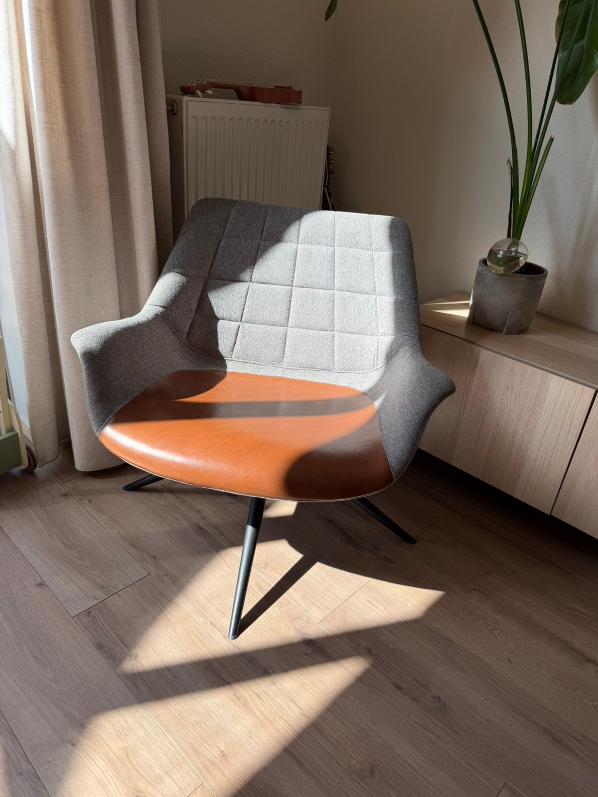 Zuiver Doulton draaistoel cognac, Huis en Inrichting, Fauteuils, Ophalen, Zo goed als nieuw, 75 tot 100 cm, 50 tot 75 cm