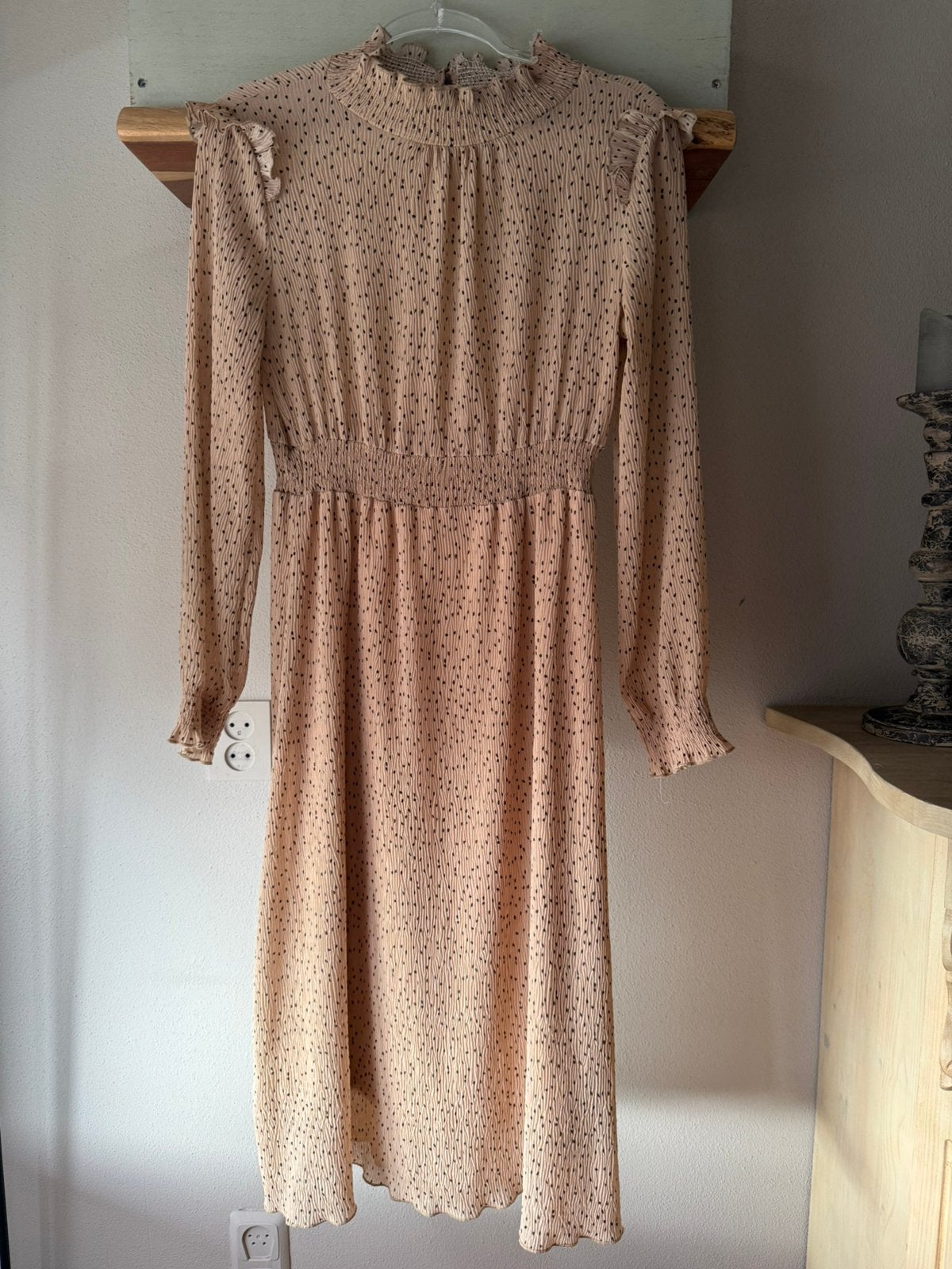Mooie jurk van Guts & Gusto in maat S., Ophalen of Verzenden, Zo goed als nieuw, Beige, Onder de knie