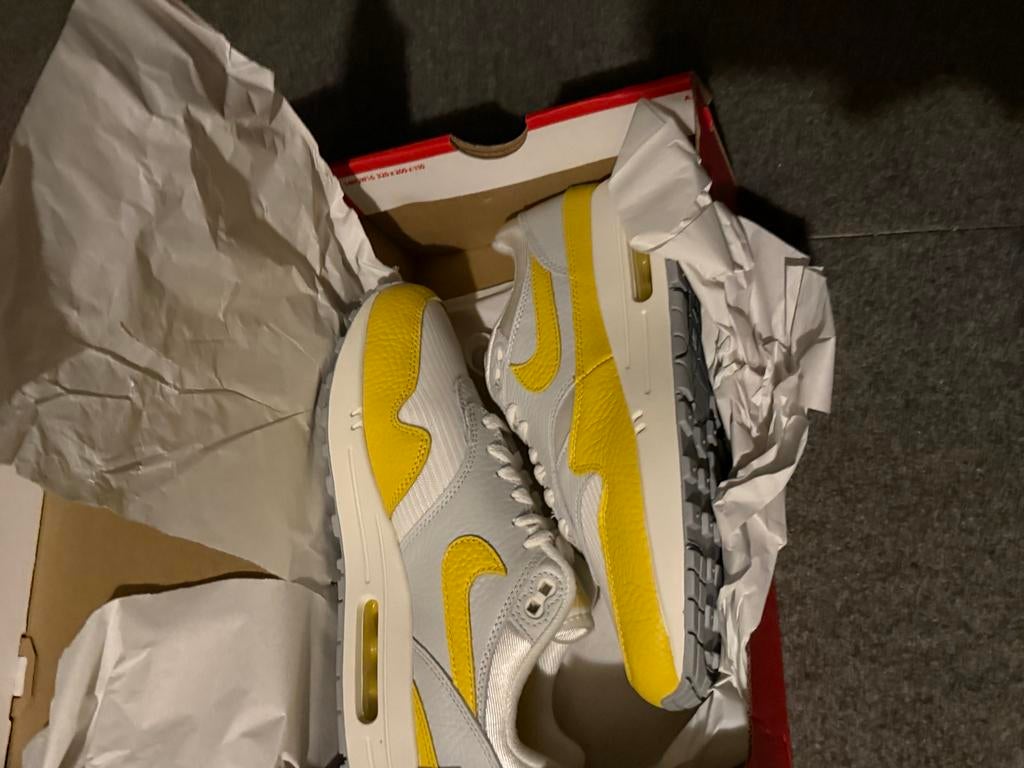 Nieuw !Nike Air Max 1 Wmns Photon Dust Tour Yellow (Maat 39), Ophalen of Verzenden, Zo goed als nieuw, Overige kleuren, Sneakers of Gympen