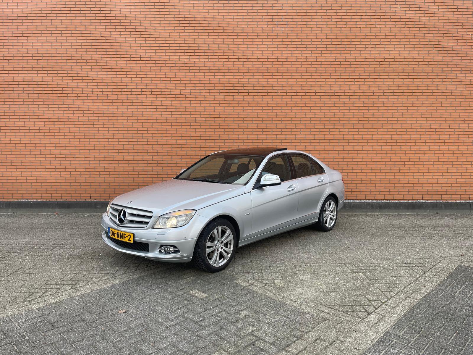Mercedes C-klasse 350 142DKM | PANO | HARMAN | MEMORY |XENON, Auto's, Automaat, Achterwielaandrijving, 1800 kg, Elektronische parkeerrem