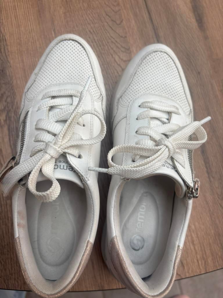 Dames schoen, Wit, Ophalen of Verzenden, Sneakers of Gympen, Zo goed als nieuw