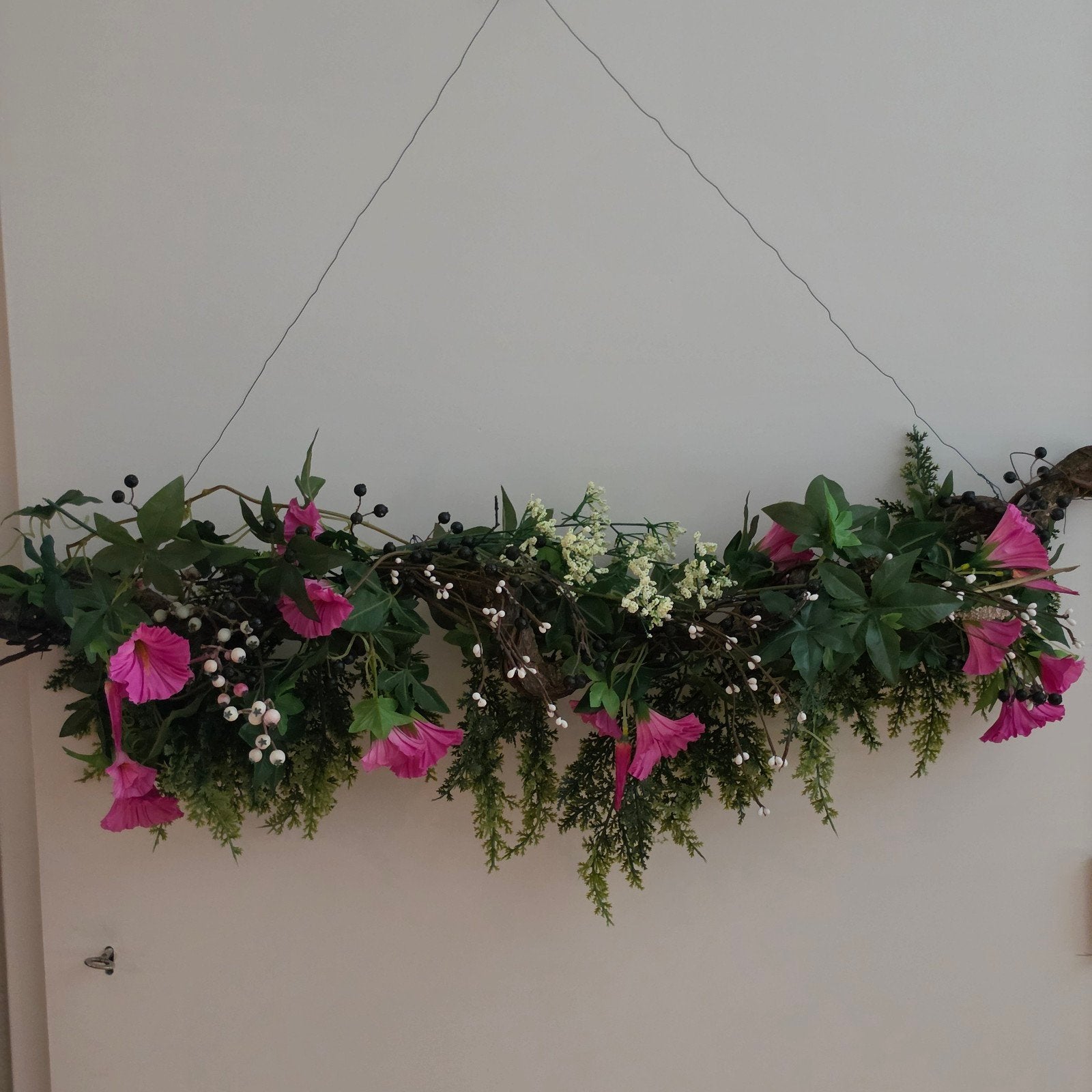 Unieke zijden muurhanger met bloemen en besse, Ophalen