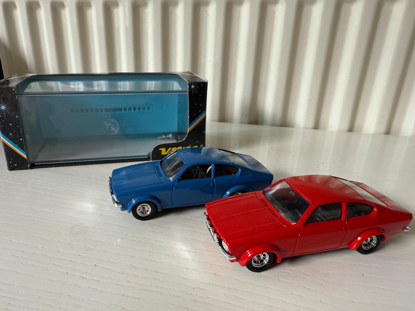 2 x Opel Kadett Coupe GTE - Verem - schaal 1:43, Ophalen of Verzenden, Zo goed als nieuw, Auto, Overige merken