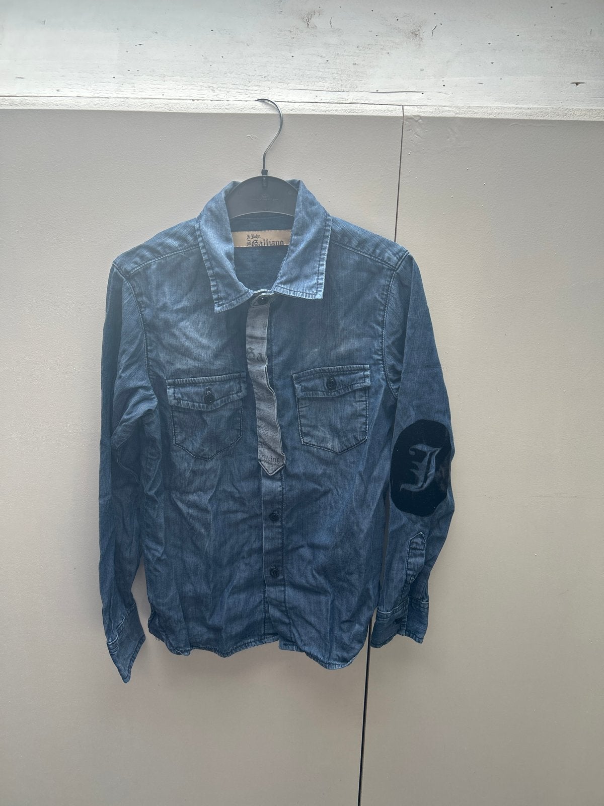 John Galliano spijkeroverhemd 128, Ophalen, Zo goed als nieuw, Jongen, Overhemd of Blouse