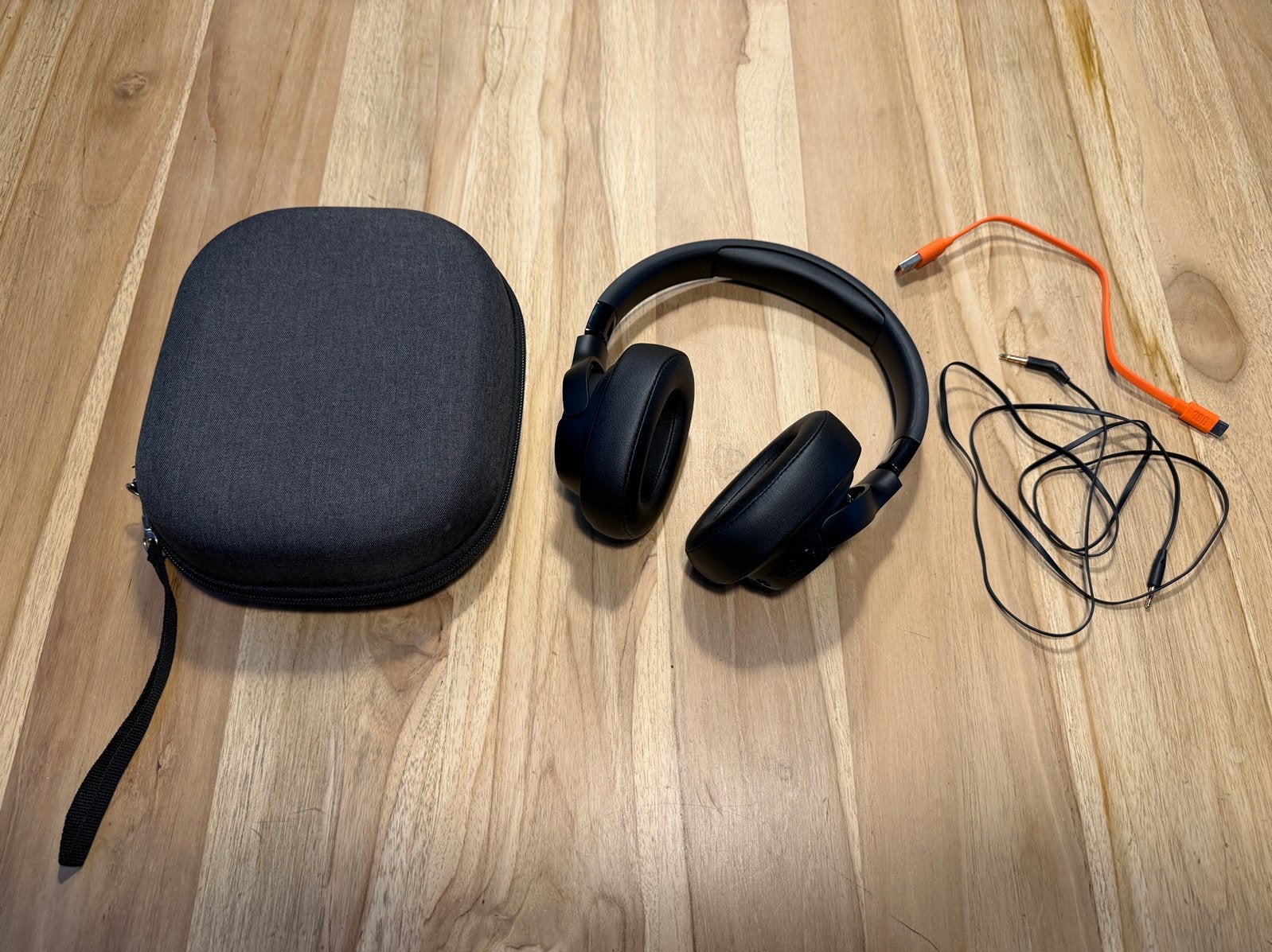 JBL Tune 760NC zgan met opberg case, Ophalen of Verzenden, Zo goed als nieuw, Over-ear, Zwart
