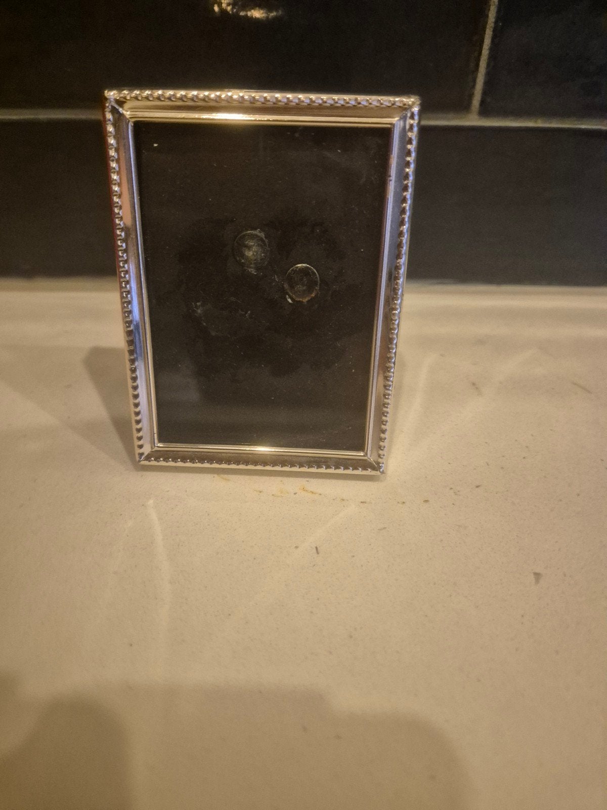Zilverkleurige fotolijst met sierrand, Gebruikt, Zilver, Metaal, Standaard fotolijst