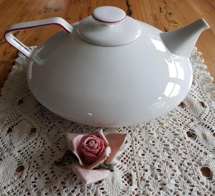 Moderne witte theepot, rood randje, Salt & Pepper, CIRCA, -, -, Overige typen, Ophalen of Verzenden