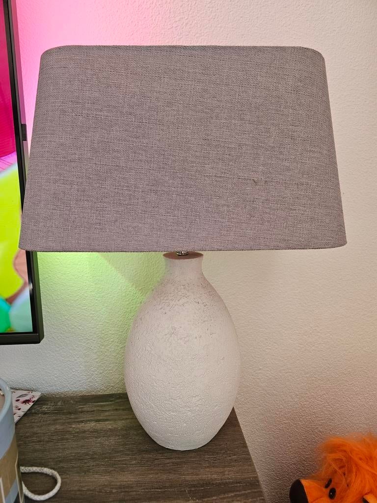 2 Moderne tafellamp met grijze kap, Ophalen, 50 tot 75 cm, Zo goed als nieuw, Modern