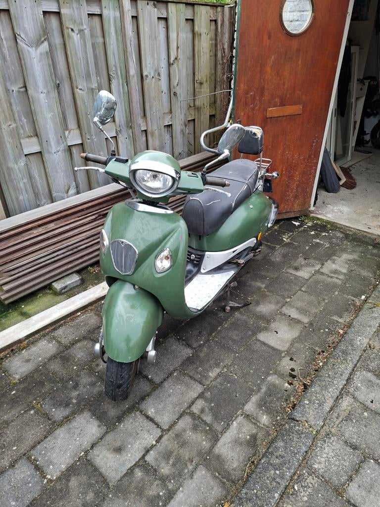 Scooter 45 km/u - Geel kenteken - Lage kilometerstand, Fietsen en Brommers, Ophalen, Gebruikt, Maximaal 45 km/u, Baffi