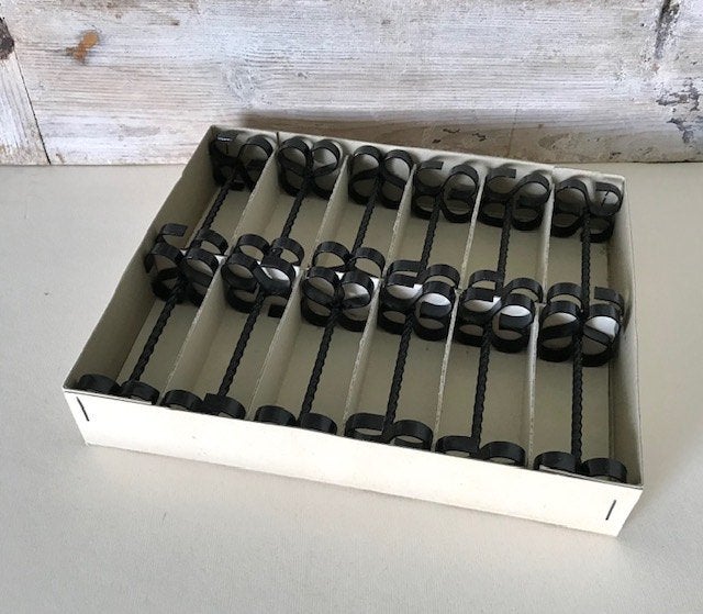 Franse nostalgische zwart metalen messenlegger 12 stuks, Ophalen of Verzenden, Zo goed als nieuw, Zwart, Metaal