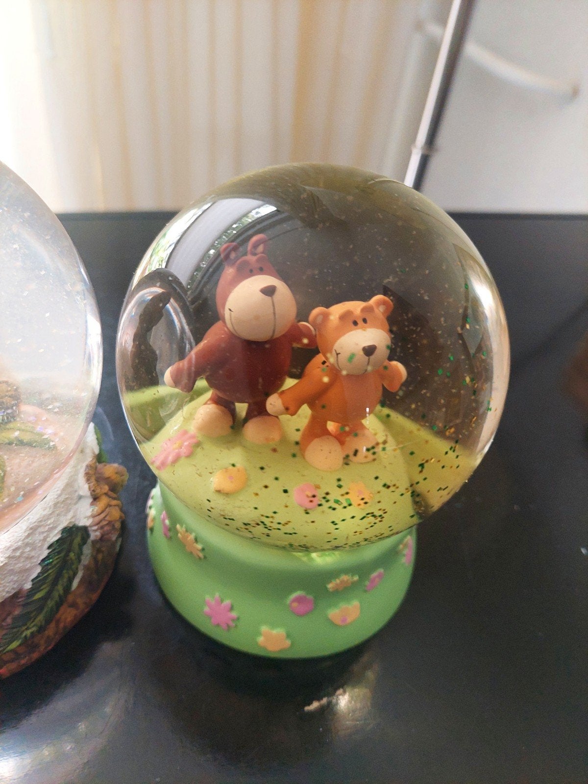2 sneeuwbollen, Ophalen of Verzenden
