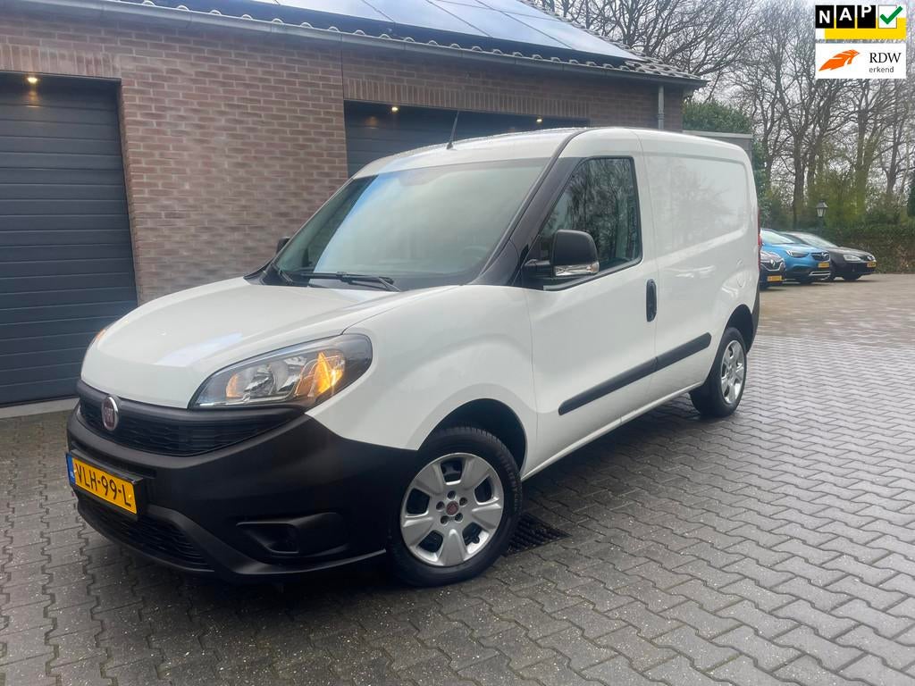 Fiat Doblò Cargo 1.6 MJ L1H1 S Basis AIRCO 3 Persoons 80 dk, Auto's, Bestelauto's, Voorwielaandrijving, 101 pk, Euro 6, 4 cilinders
