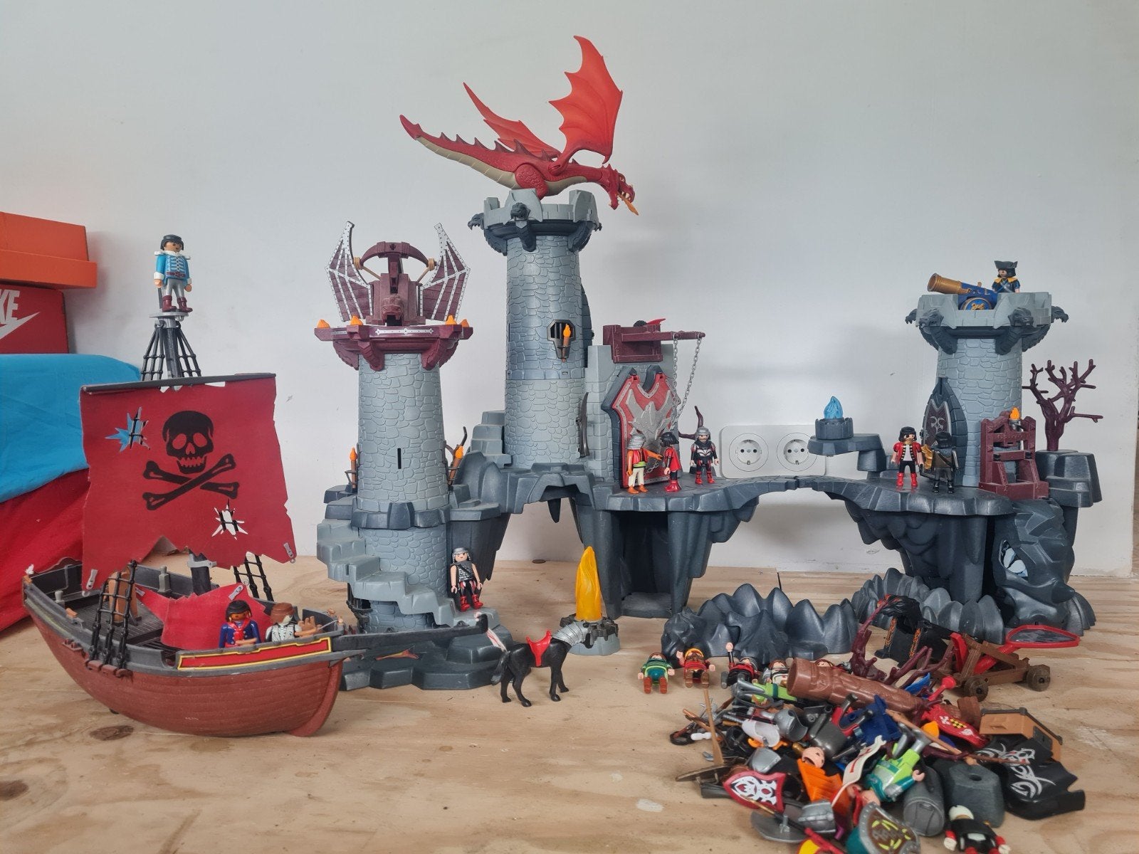 Playmobil Kasteel met Draak, Boot en veel piraten en ridders, Ophalen, Gebruikt, Complete set, Kasteel/Fort
