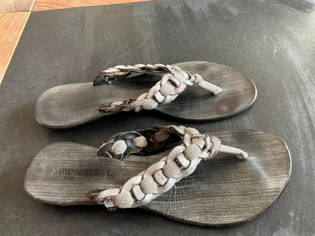 Novocento slippers maat 39, Ophalen of Verzenden, Gedragen, Grijs, Slippers