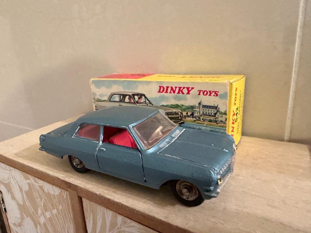 Dinky Toys Opel Rekord - Nieuw in Verpakking - Made in Franc, Hobby en Vrije tijd, Modelauto's | 1:43, Z, Nieuw, Dinky Toys, Ophalen of Verzenden