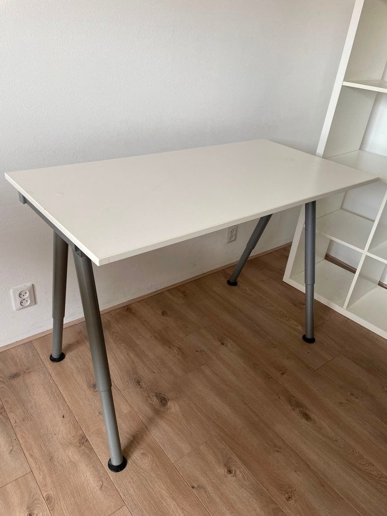 Bureau (in hoogte verstelbaar), Huis en Inrichting, Bureaus, Ophalen, Gebruikt, 120 cm, In hoogte verstelbaar
