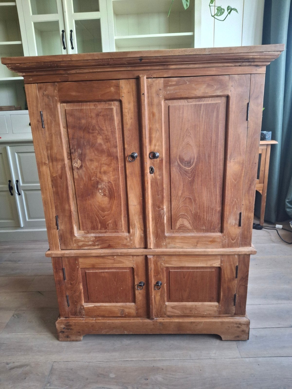 Kast teakhout, Ophalen