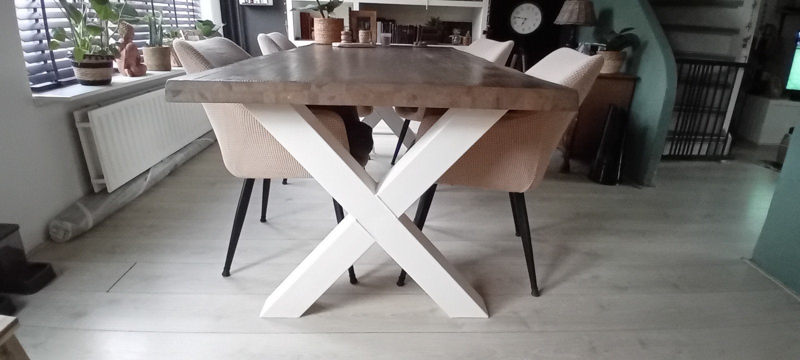 Boomstam eettafel donker eiken 200x100cm met witte poten, Gebruikt, 100 tot 150 cm, Ophalen of Verzenden, Vijf personen of meer