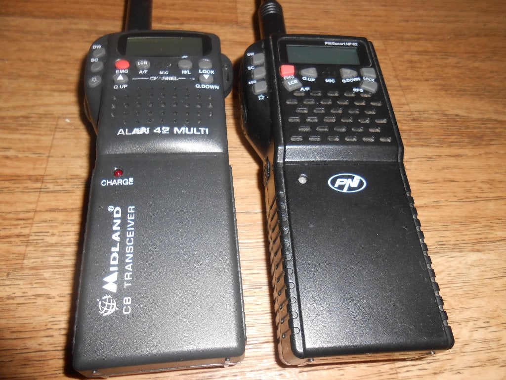 2 x 27 mhz portefoons zeer goed werkend, 15 km of meer, Ophalen of Verzenden, Zo goed als nieuw, Portofoon of Walkie-talkie