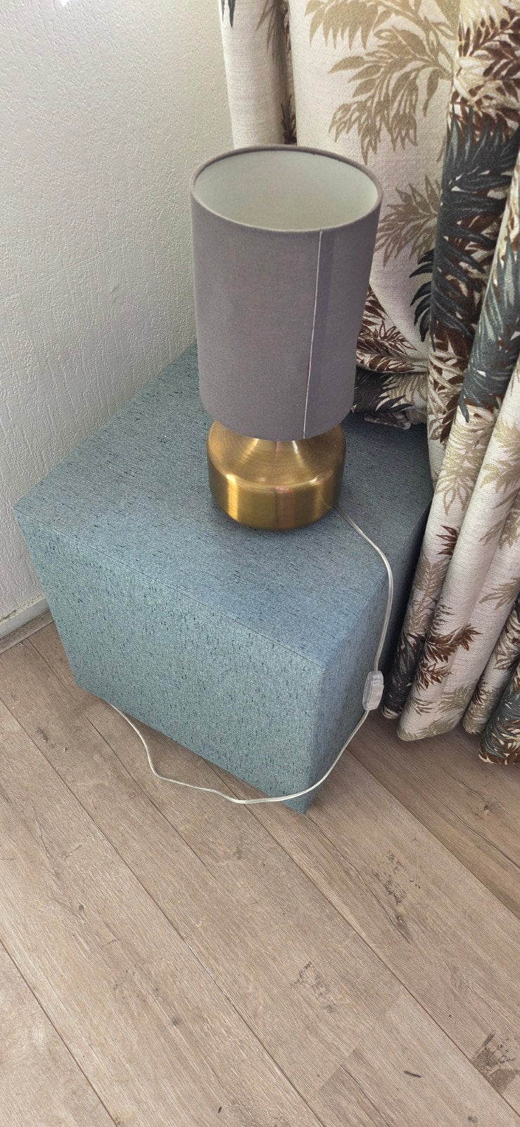 gratis 2 nachtkastjes met lampen en achterwand., Ophalen, Tweepersoons, Hout, 180 cm