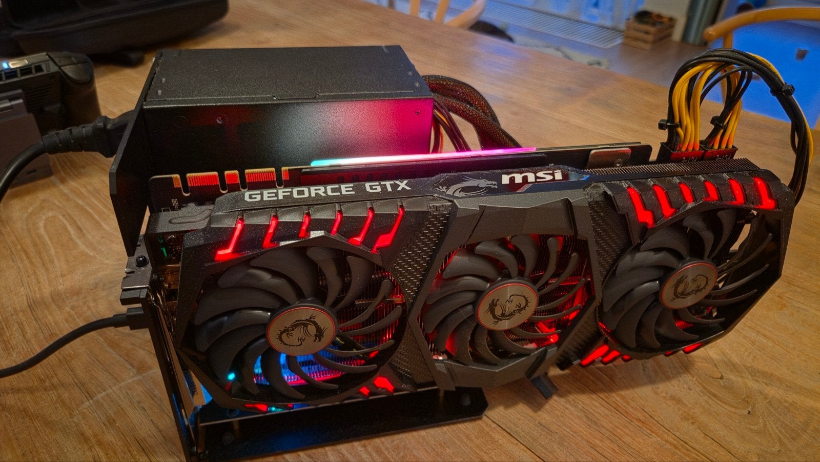 Externe GPU met GeForce GTX 1080 ti Gaming X Trio, Computers en Software, Ophalen, PCI-Express 3, HDMI, Nvidia