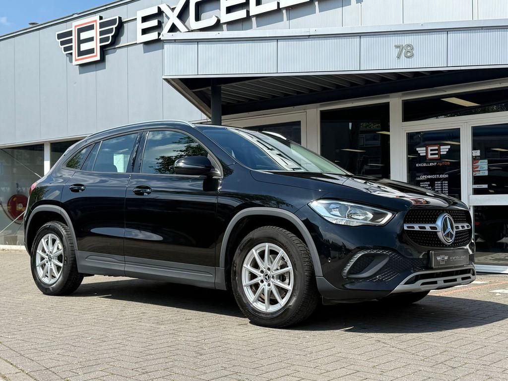 Mercedes-Benz GLA-klasse 180 Business Solution, Gebruikt, Zwart, 4 cilinders, Zwart