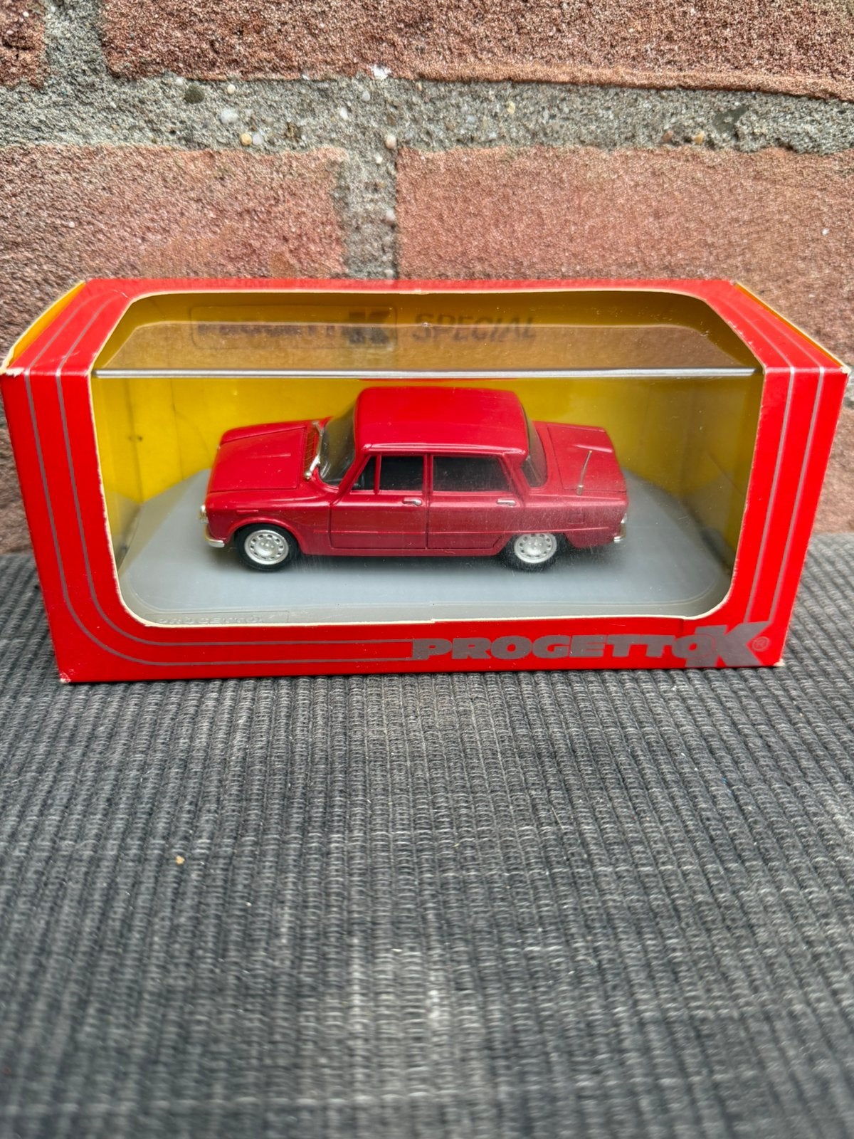 1:43 Progetto K Alfa Romeo Giulia, Ophalen of Verzenden, Zo goed als nieuw, Auto, Overige merken