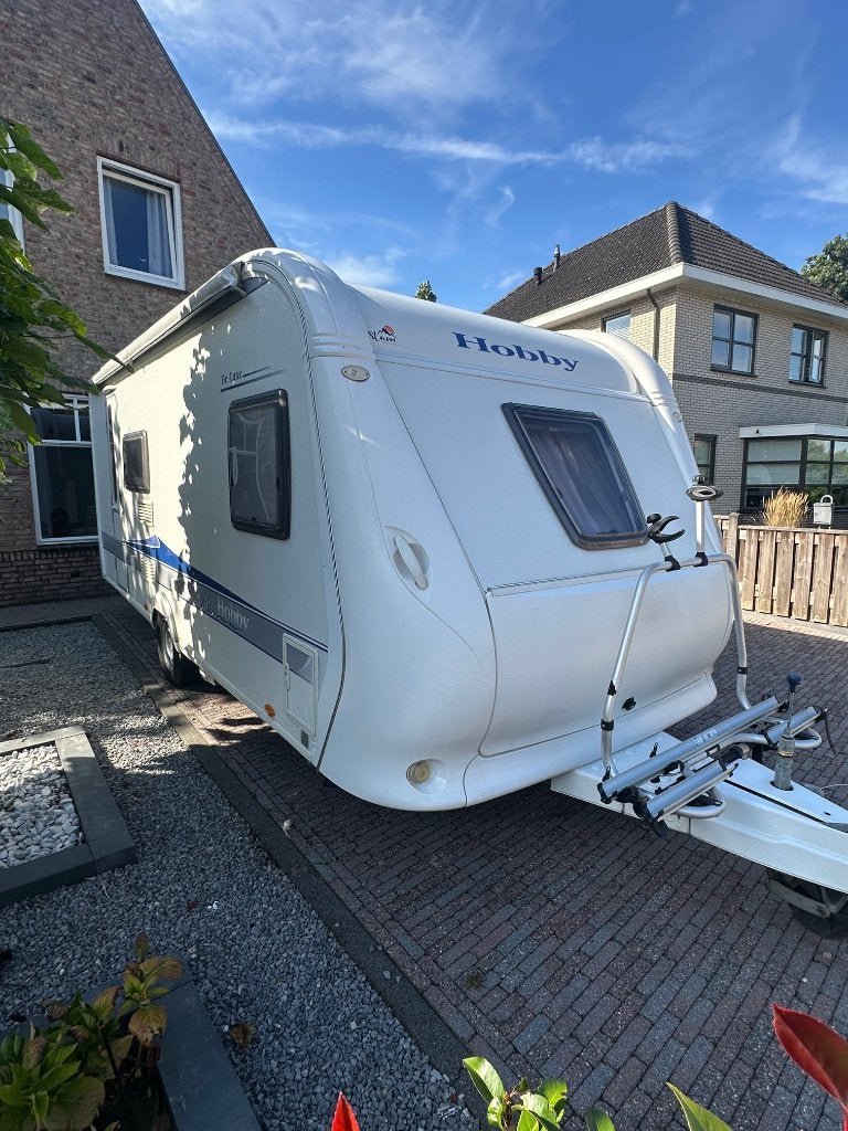 Hobby 500 KMFE met stapelbed, en mover. model 2010, Caravans en Kamperen, Hobby, Treinzit, Particulier, 4 tot 5 meter