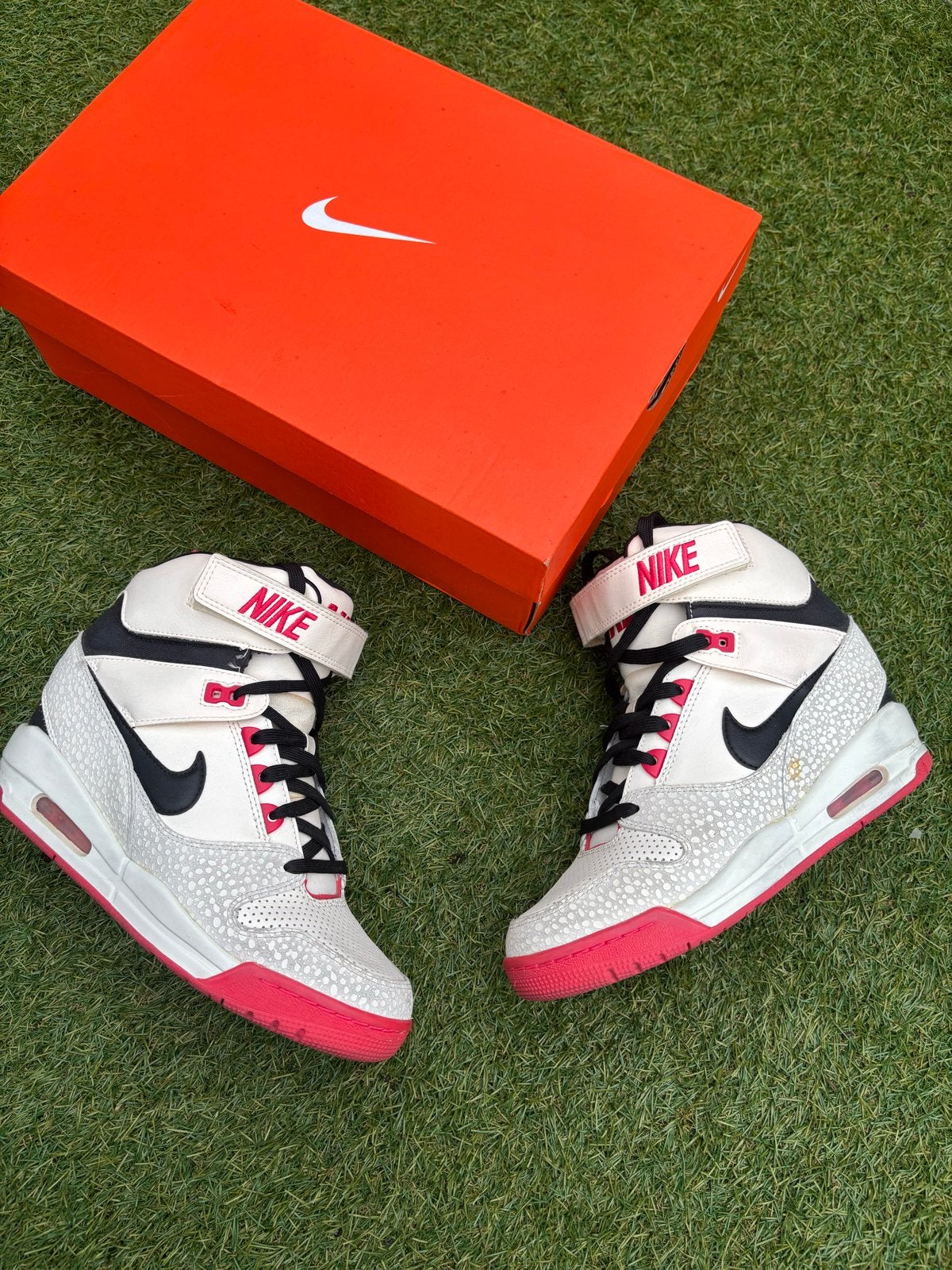 Nike Air Revolution Sky Hi Sneakers - Maat 38.5, Kleding | Dames, Ophalen of Verzenden, Zo goed als nieuw, Wit, Sneakers of Gympen