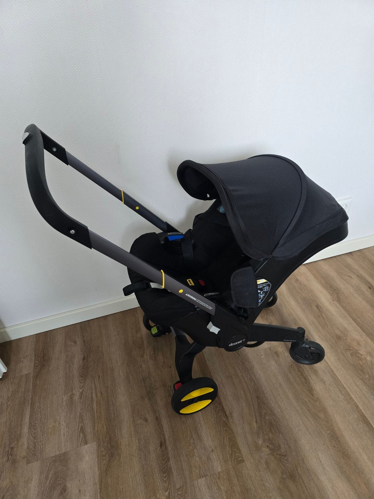 Doona autostoel met geïntegreerde kinderwagen, Autogordel, Zijbescherming, Zo goed als nieuw, 0 t/m 13 kg