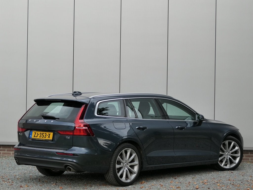 Volvo V60 2.0 T4 AUT Momentum 12 MND garantie DAB+ / Trekhaa, Automaat, 12 maanden, 15 km/l, Euro 6