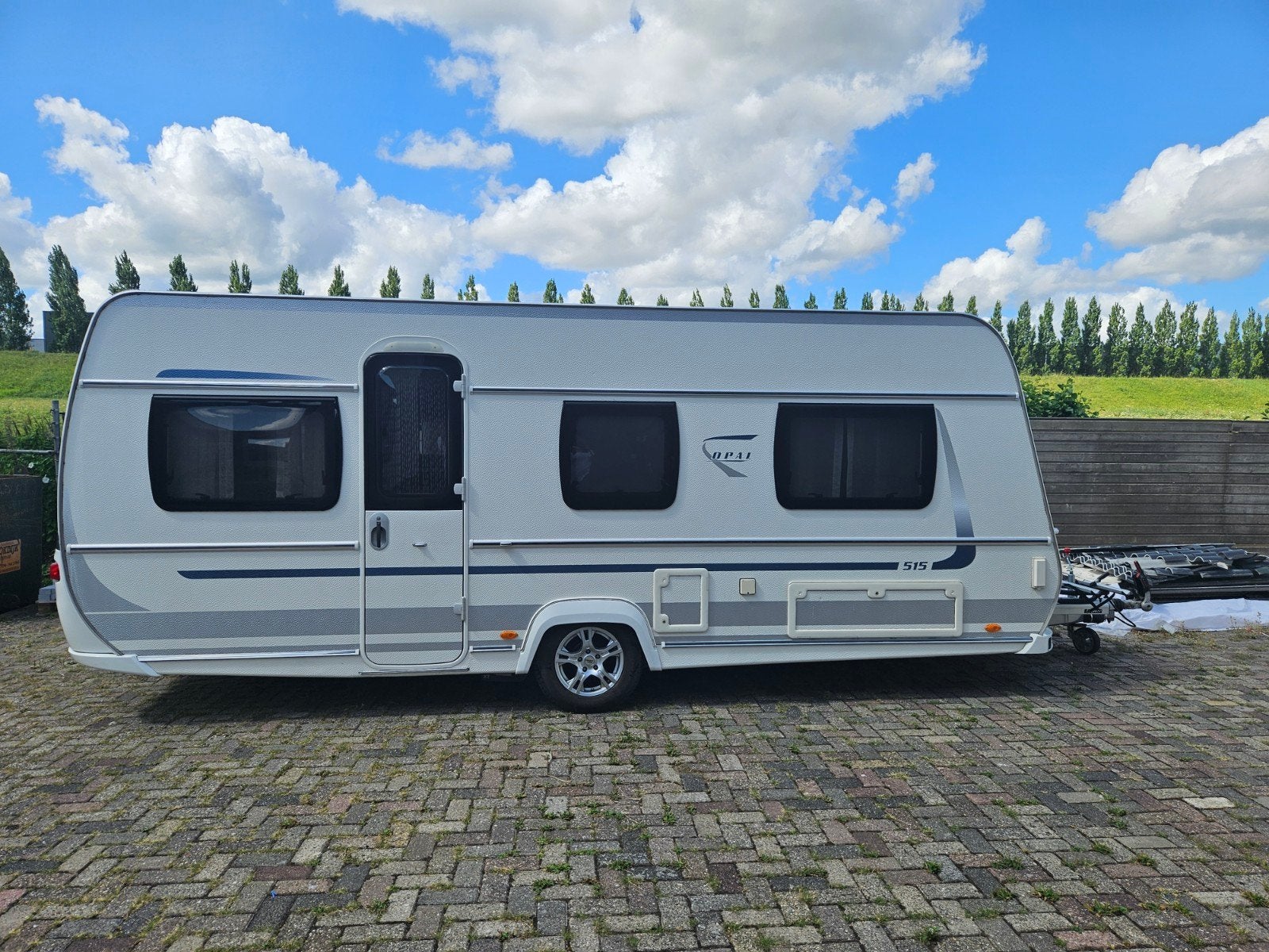 Fendt Opal 515 SG - Luxe caravan met mover en fietsenrek, Caravans en Kamperen, Caravans, Rondzit, Kachel, Particulier, Fendt