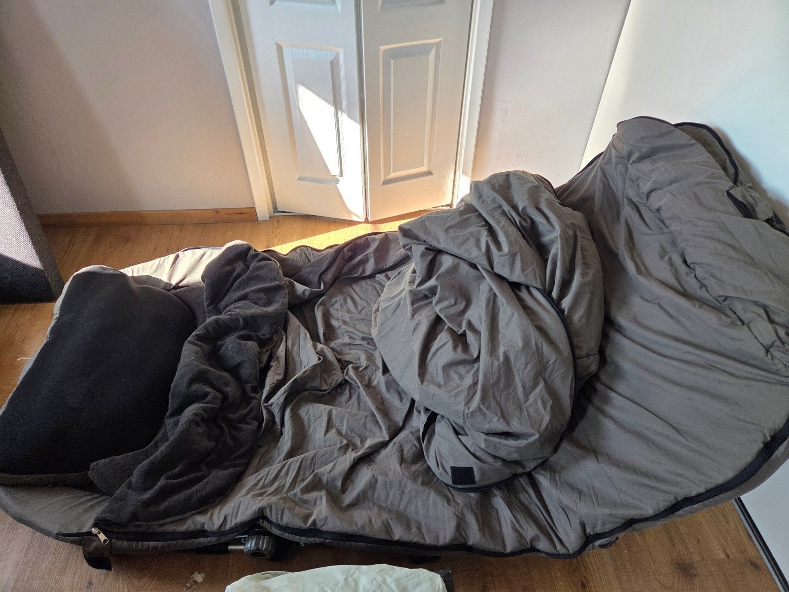 vis/kampeer strecher incl matras, en dubbele slaapzak, Ophalen, Gebruikt