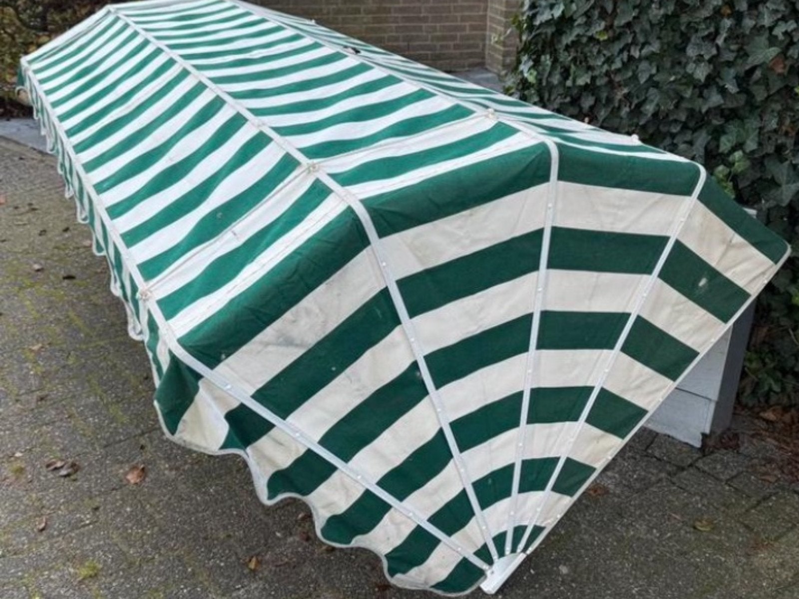 Groen-wit gestreepte markies - Gebruikt, Tuin en Terras, Zonneschermen, Ophalen, Gebruikt, Markies, 250 cm tot 450 cm