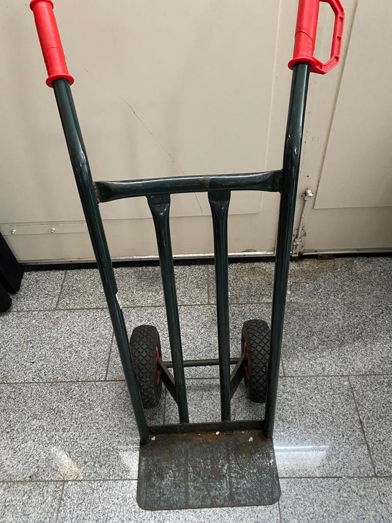 Steekwagen met luchtbanden, 60 tot 80 liter, Ophalen, Zo goed als nieuw, Steekwagen