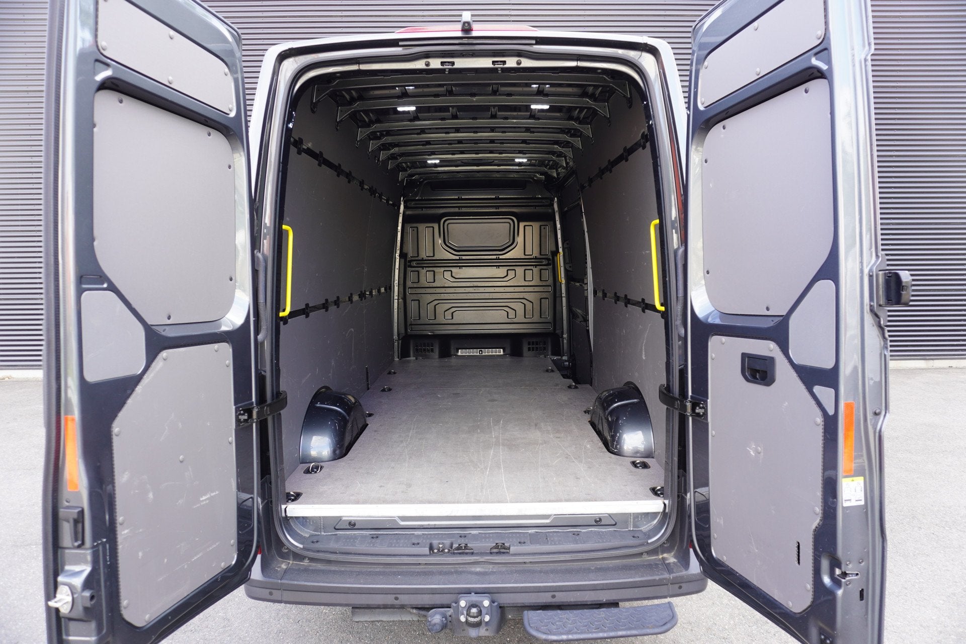 MAN TGE 160pk RWD Automaat L4H3/L3H2 LED 3500kg Trekhaak Nav, Automaat, Achterwielaandrijving, Gebruikt, 4 cilinders