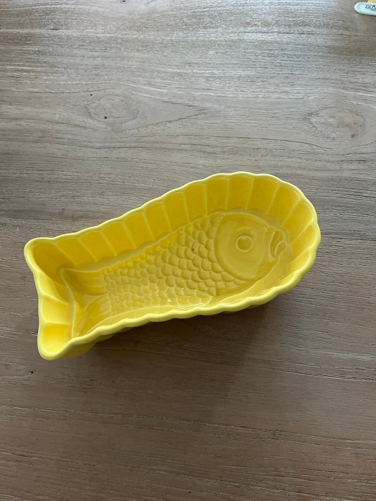 Gele puddingvorm / sleutelbakje in visvorm, Geel, Ophalen of Verzenden, Steen/keramiek, Overige typen