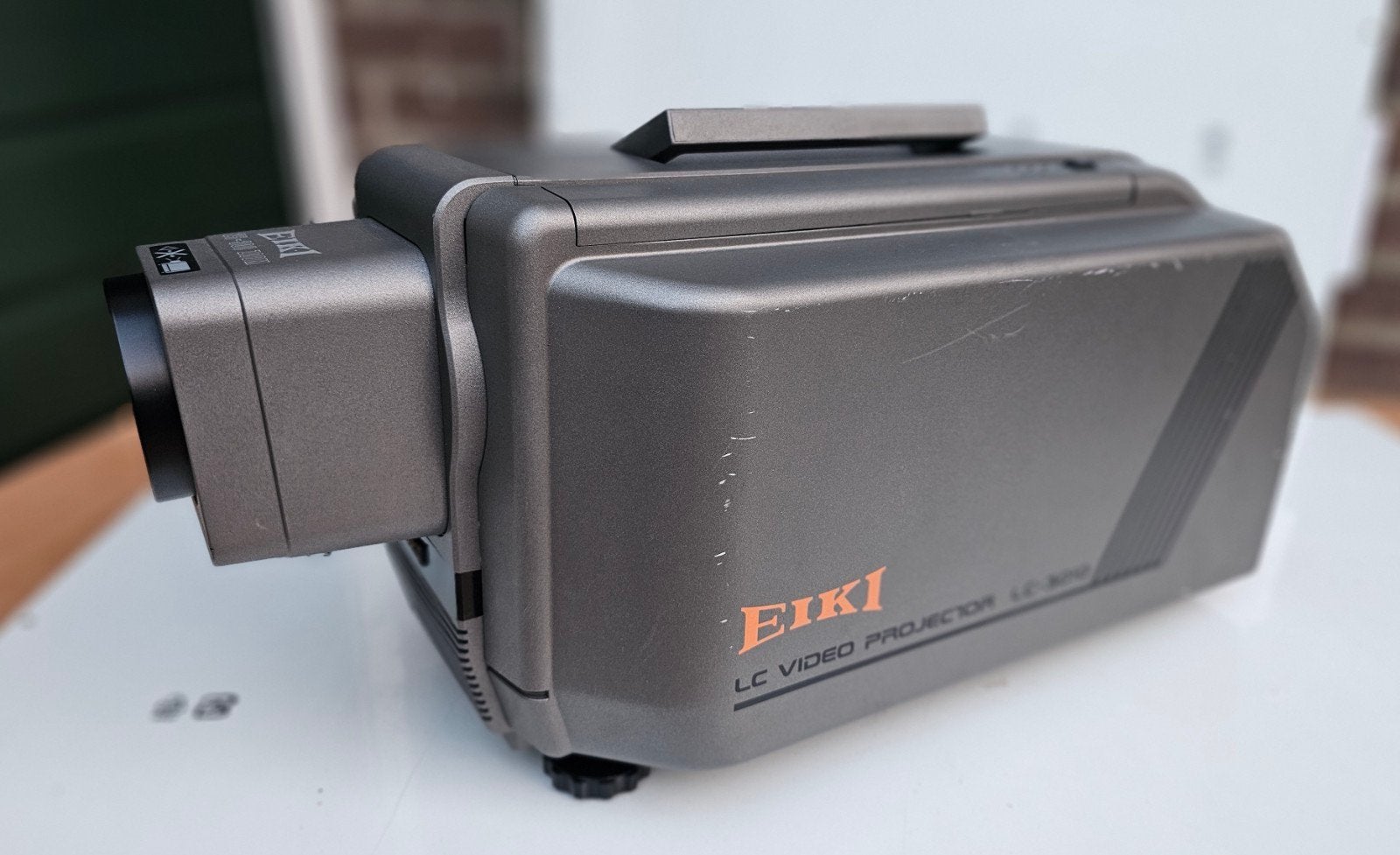 EIKI LC-3010 LCD Videoprojector Compleet met Koffer, Afstand, Ophalen of Verzenden