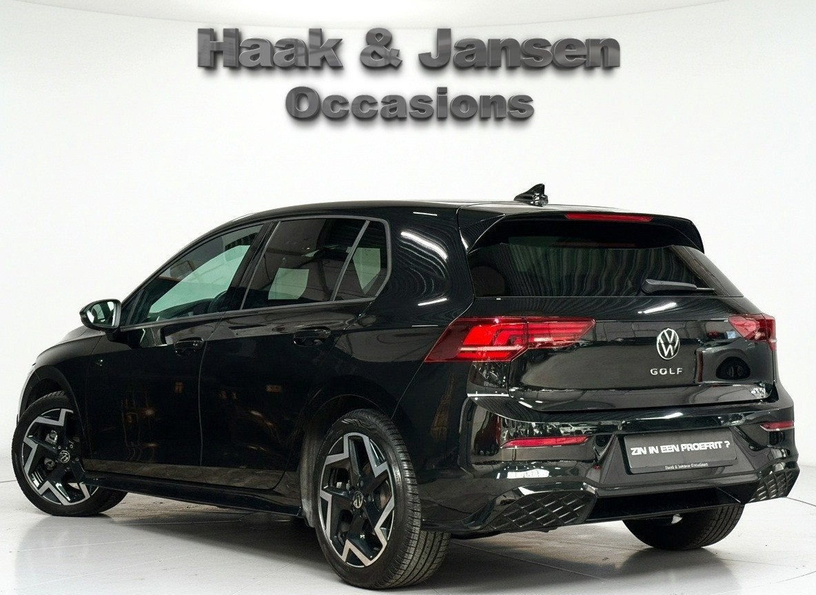 Volkswagen Golf 1.5 eTSI R-Line Edition - Inc BTW - ACC - Ca, Stof, 4 cilinders, 150 pk, Zwart