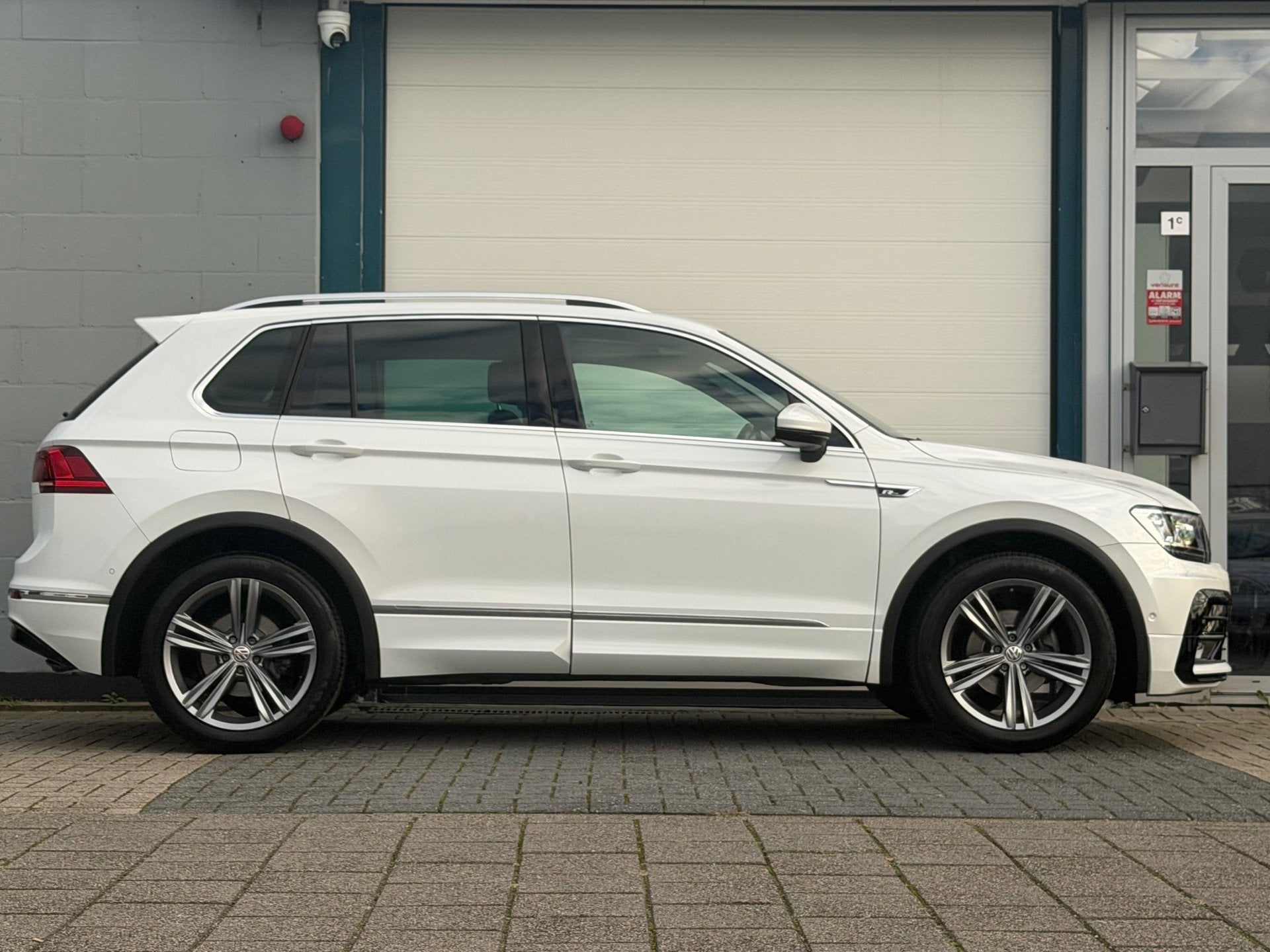 Volkswagen Tiguan 1.5 TSI ACT R-Line Navi, Voorwielaandrijving, Dealer onderhouden, Euro 6, 4 cilinders