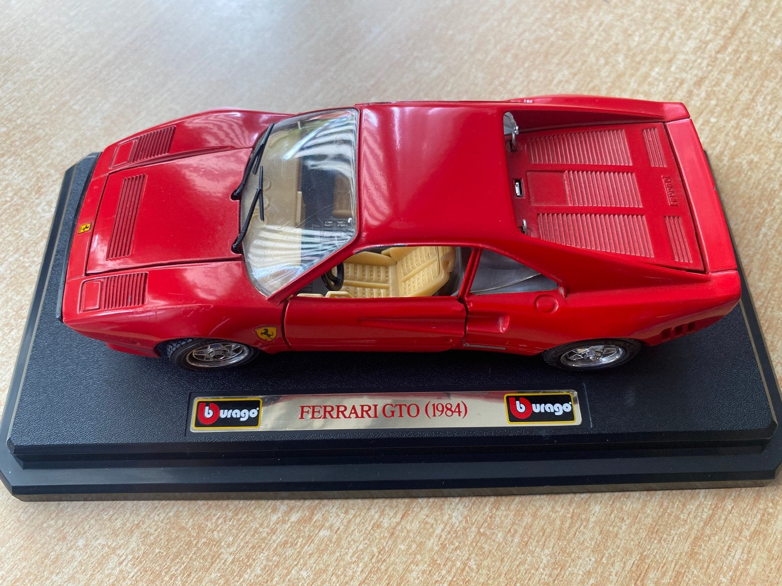 Burago Ferrari GTO 1984. In nieuwstaat., Ophalen of Verzenden, Zo goed als nieuw