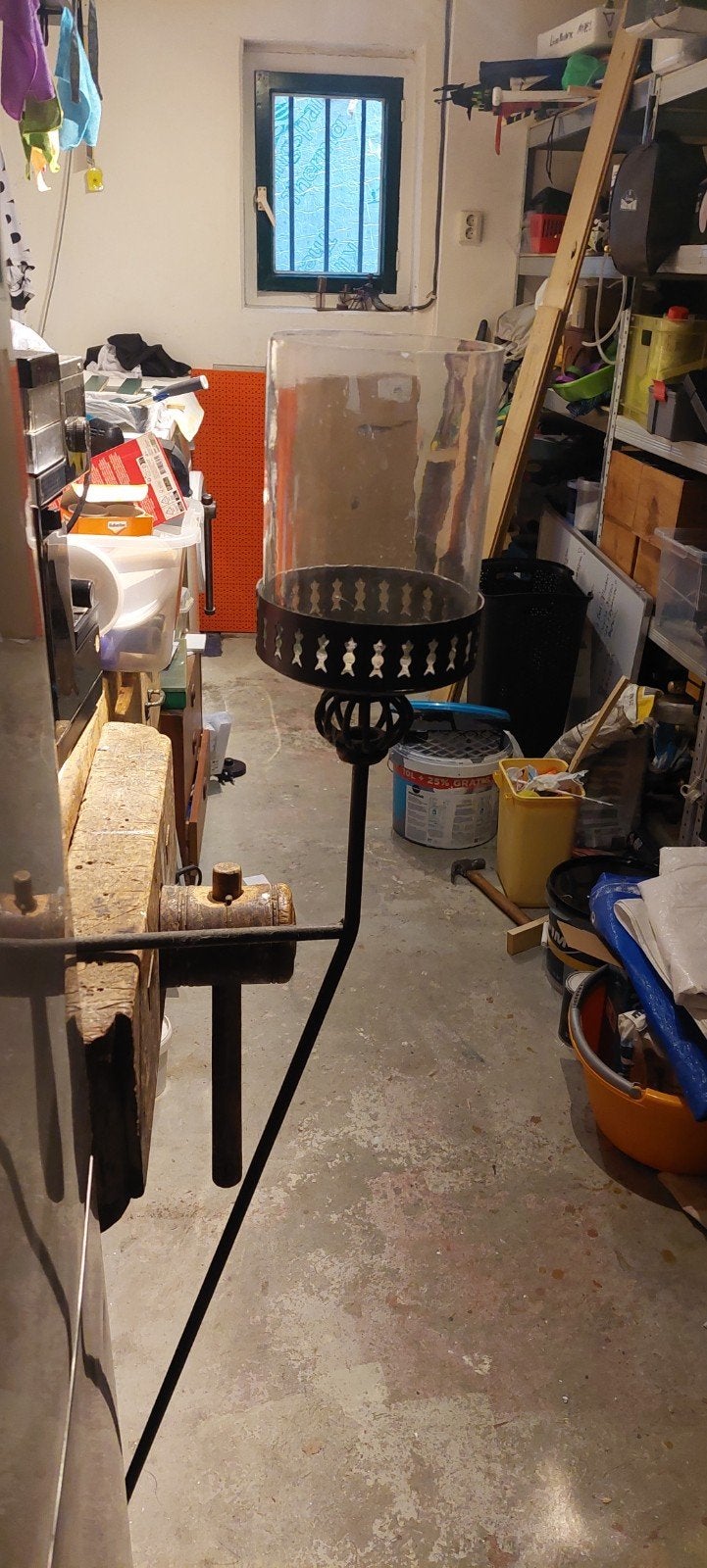 Grote Zwarte Metalen Kandelaar met Glazen Cilinder, Huis en Inrichting, Woonaccessoires | Kandelaars en Kaarsen, Gebruikt, Zwart