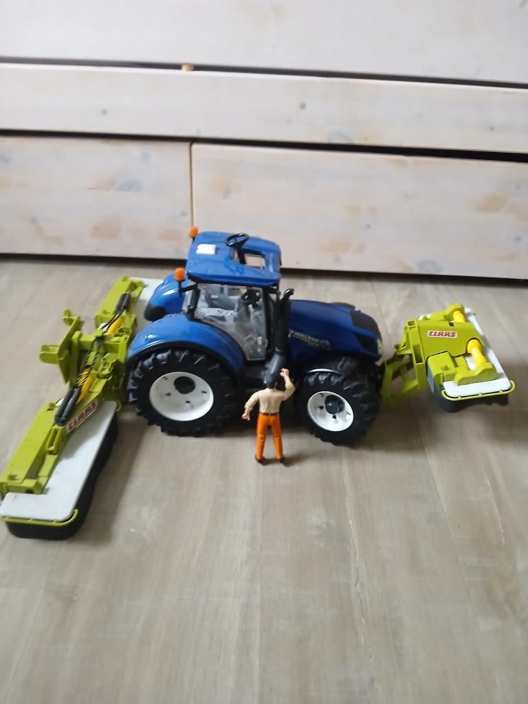 New Holland trekker met maaiers, Ophalen, Gebruikt