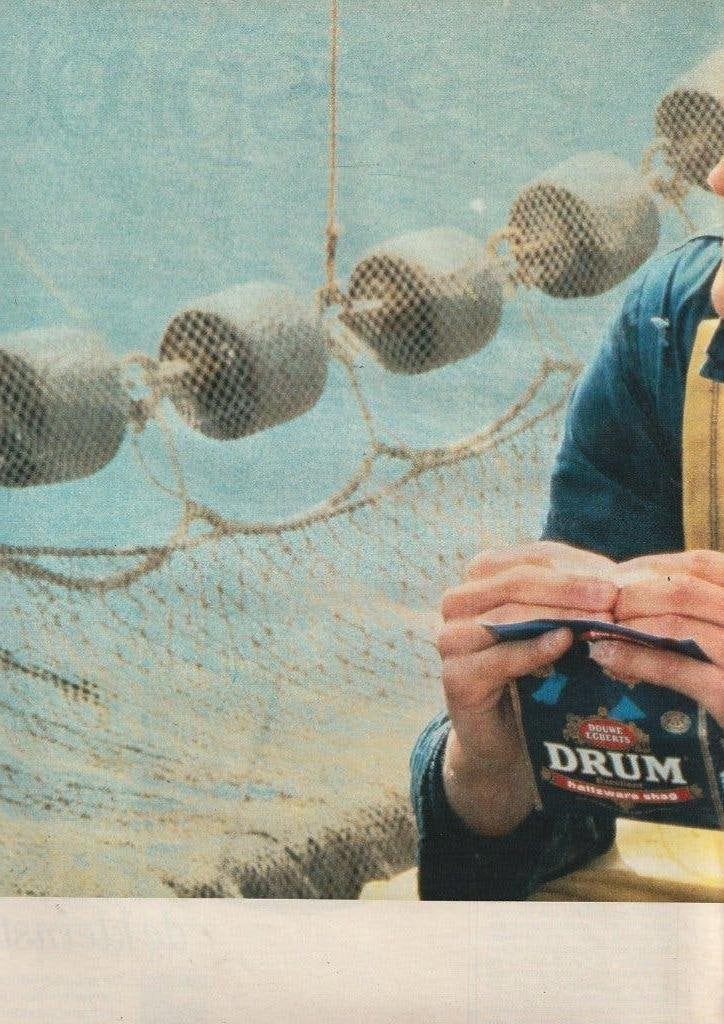 retro reclame 1980 Drum shag visser op open zee, Verzamelen, Verzenden, Overige typen
