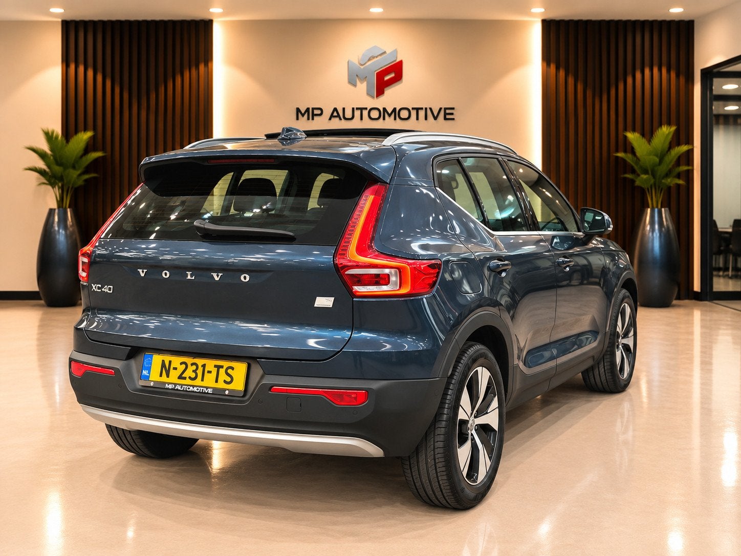 Volvo XC40 1.5 T4 Recharge Inscription|Trekhaak|Panoramadak|, 1800 kg, Euro 6, Blauw, Bedrijf