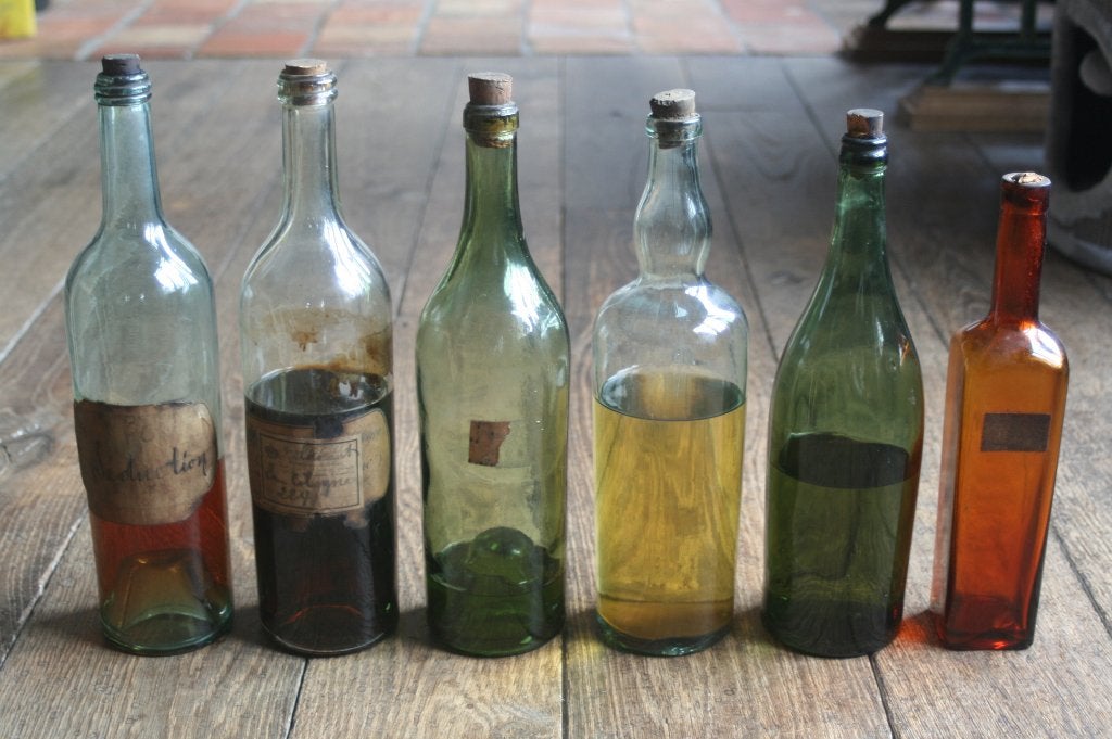 6 zeer oude flessen uit een drogisterij +- 1920, Ophalen